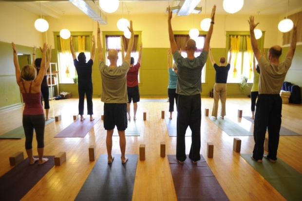 reaching up yoga class image
